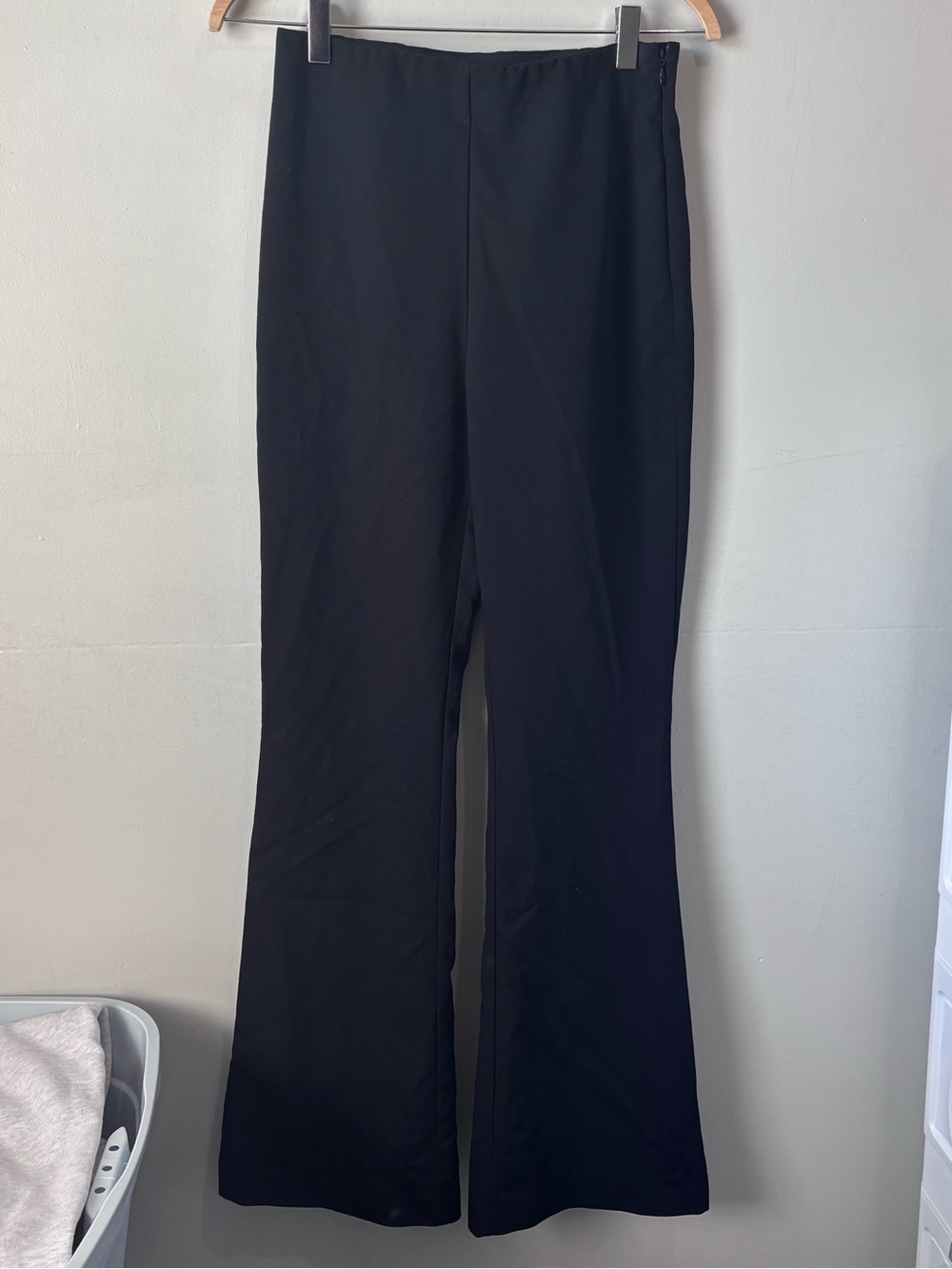 H&M High-Waisted Wide-Leg Side-Zip Dress Pants | Black | Size 4